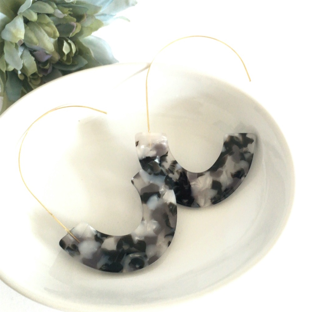 Tortoise Shell Resin Dangle Earrings
